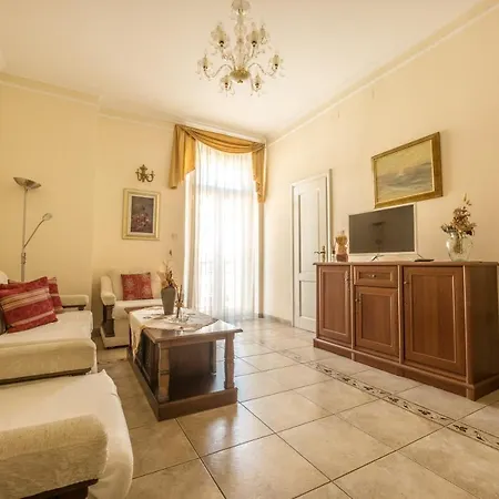 Apartament Devana *